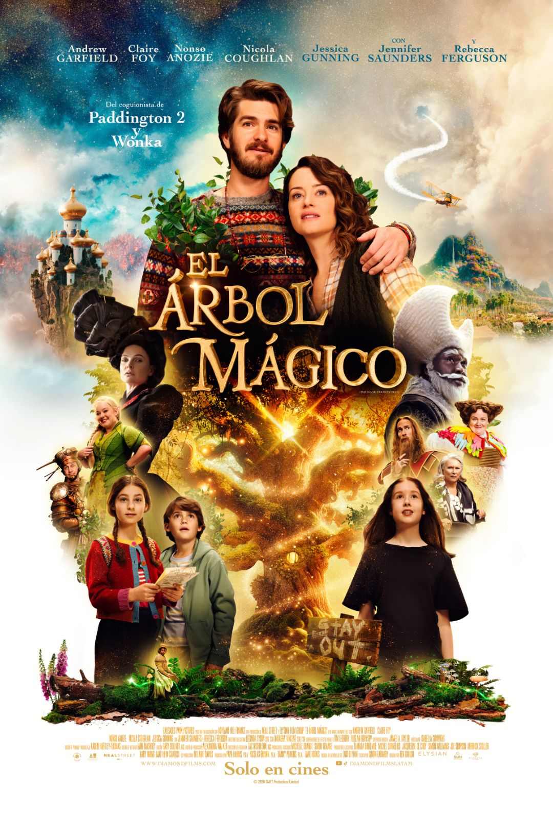 Afiche en español de El árbol mágico, con la familia y los habitantes del árbol